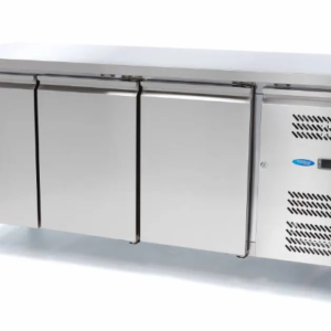 Mesa refrigerada de 3 puertas con ruedas